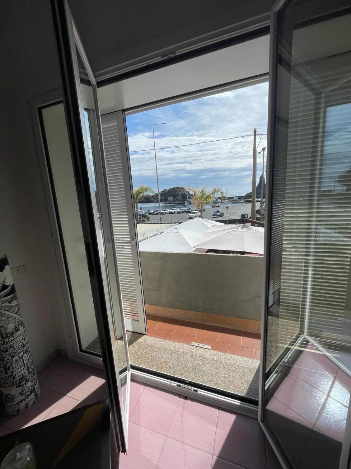 Terrazza Faraglioni Apartment Aci Trezza Exterior photo