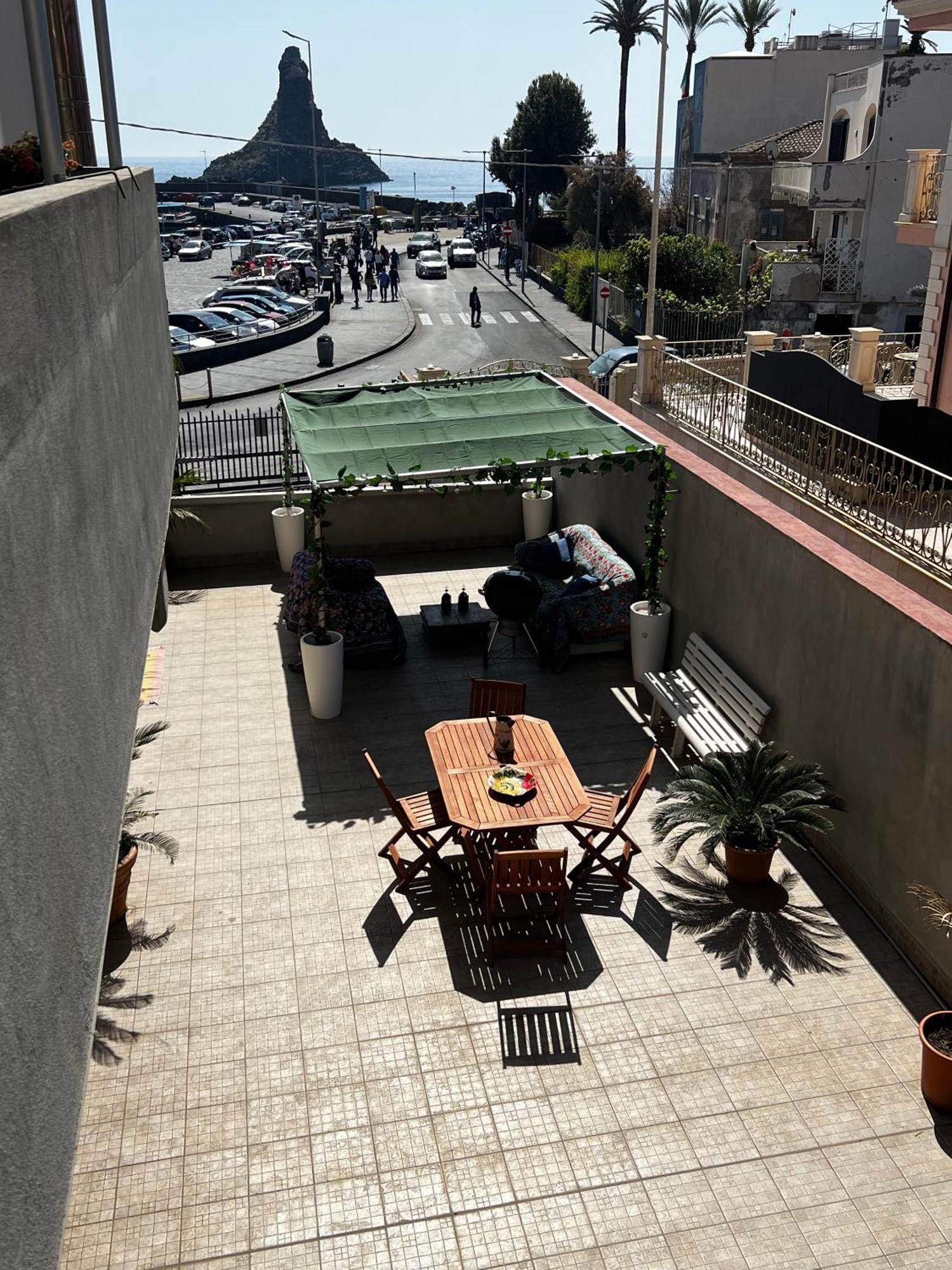 Terrazza Faraglioni Apartment Aci Trezza Exterior photo